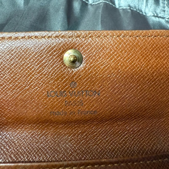 Louis Vuitton Monogram Key Holder - Picture 4 of 7